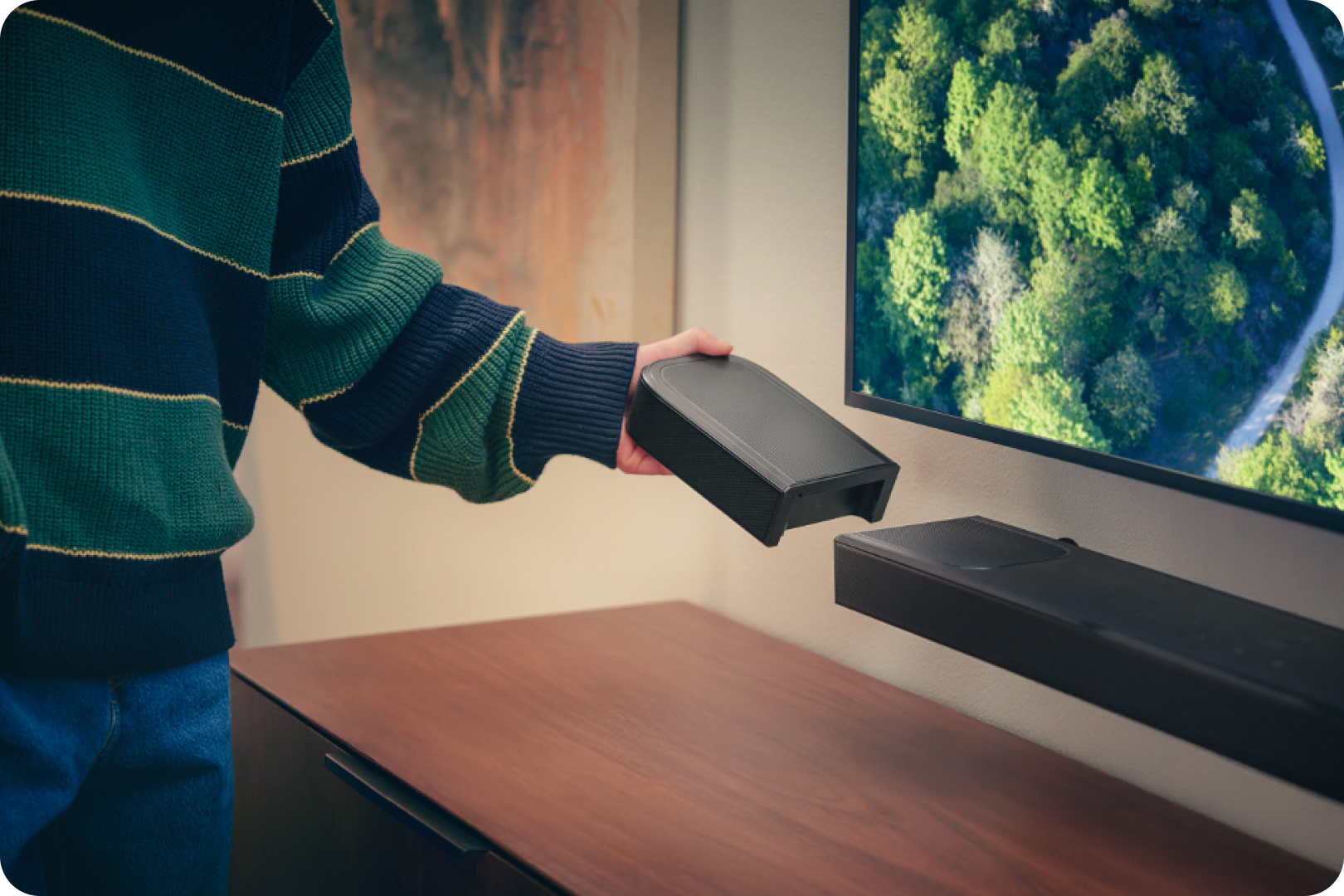 UNIQUE DETACHABLE SURROUND SPEAKERS