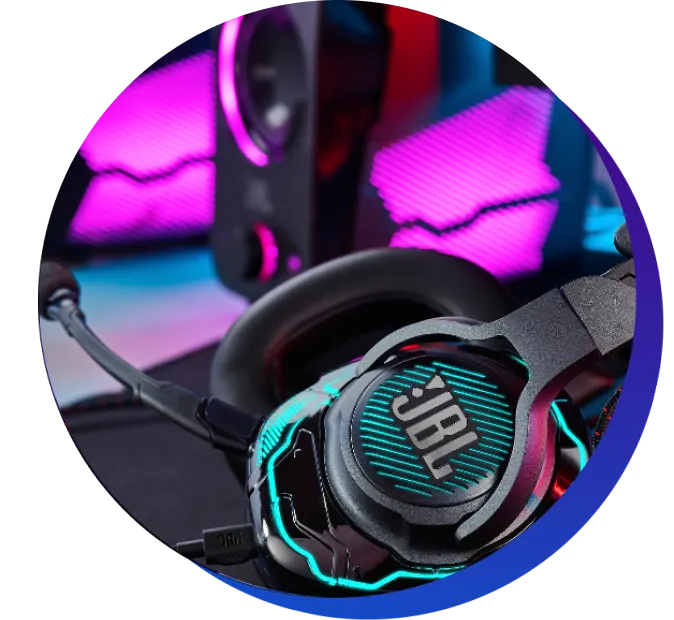 Headset JBL Quantum dengan lampu RGB