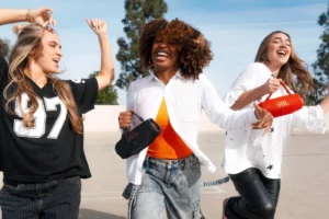 JBL Flip 7 and Charge 6 Reviewed: The Best Speaker to Buy